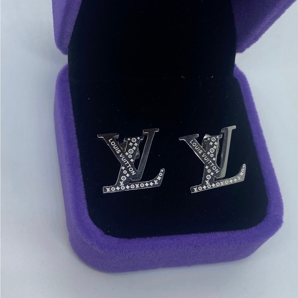 Stud Earrings